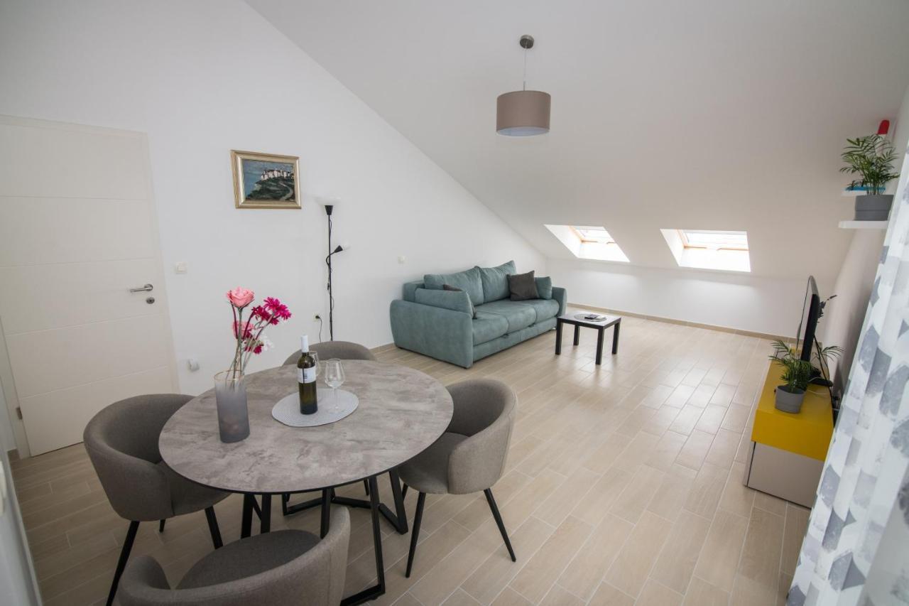 Apartment Skylight Кострена Екстер'єр фото