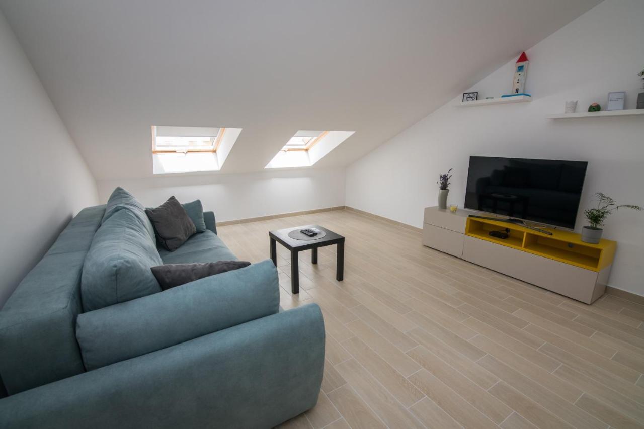 Apartment Skylight Кострена Екстер'єр фото
